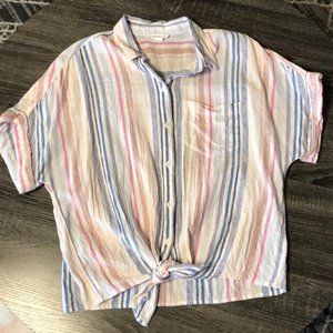 beach. lunch. lounge. flowy shirt